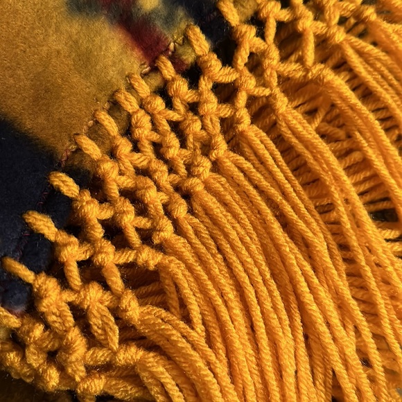 Super soft fleece Aztec southwestern blanket scarf. Multicolored mustard yellow - Picture 9 of 9